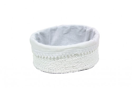 Ovaler Korb, weiße Papierstreifen mit weißem Tuch