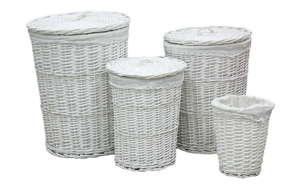 Set compuesto por tres cestas decorativas de mimbre de diferentes tamaños