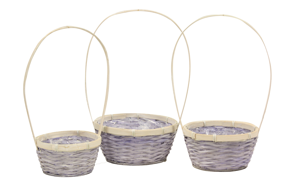 Cestas de mimbre violetas
