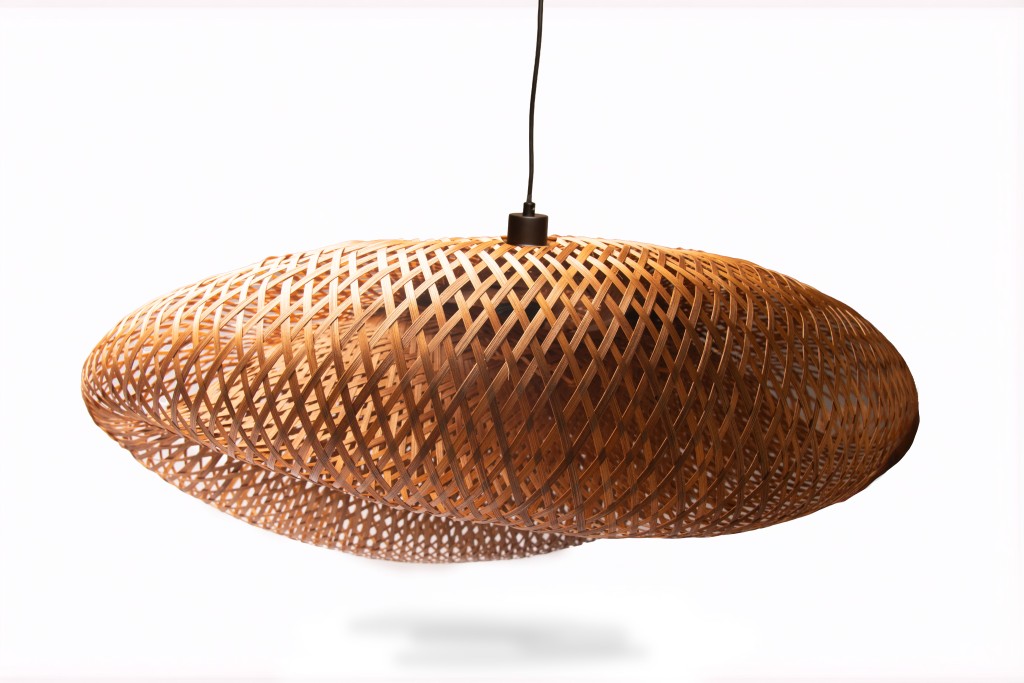 Lampara de rattan original con portalamparas ce incluido