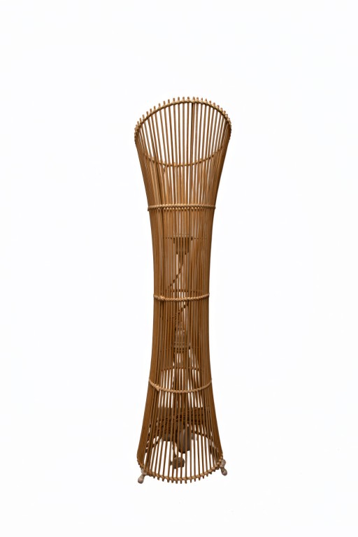 Lampara de pie con portalamparas ce incluido