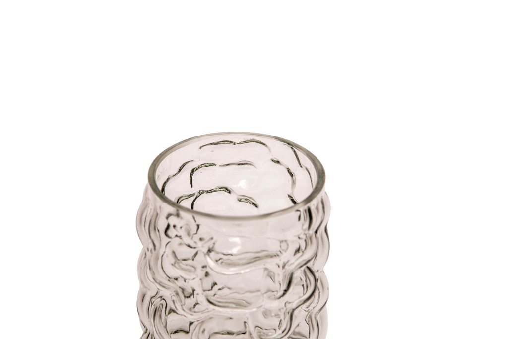 Jarrón transapente con relieve