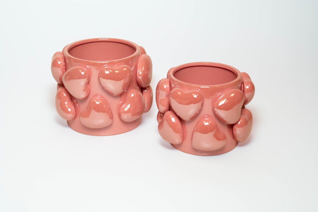 Macetero cerámica relieve corazones