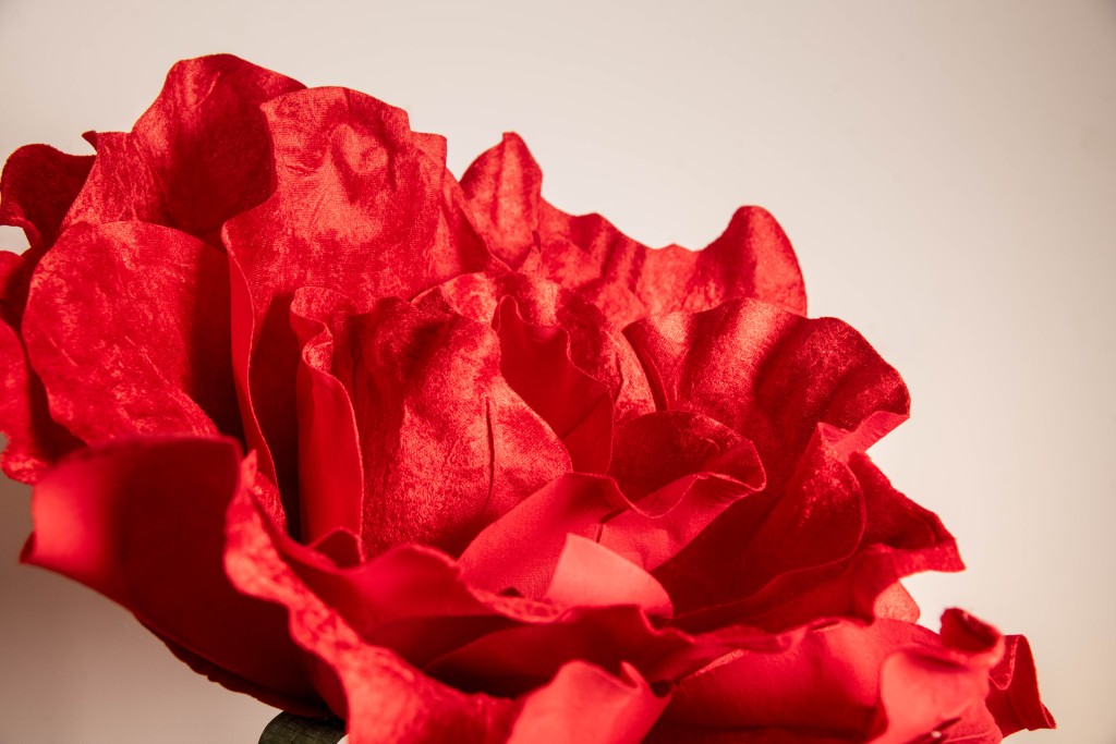 Rosa artificial gigante con base