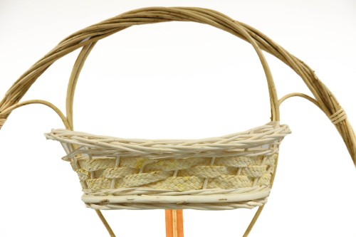 Dreistufiger Korb aus weißem Weidengeflecht