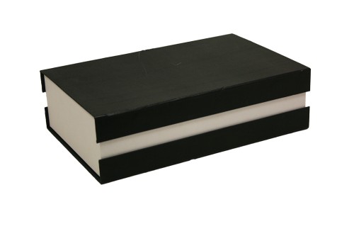 Caja de carton dos botellas blanco y negro