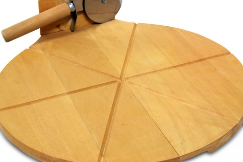 Pizza cutting board