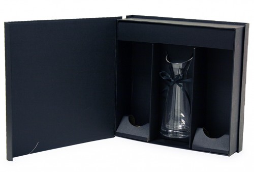 2 bottles box with decanter