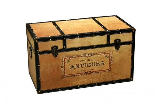 Antiques decoration trunk