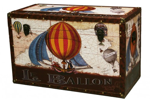 Wooden trunk decoration balloons