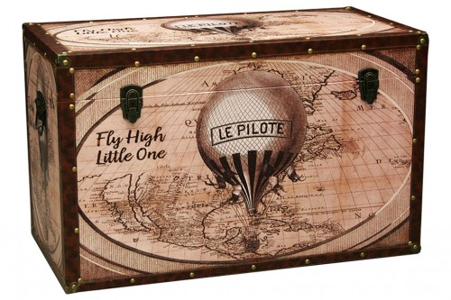 Wooden trunk decoration pilots