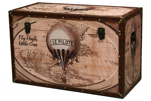 Wooden trunk decoration pilots