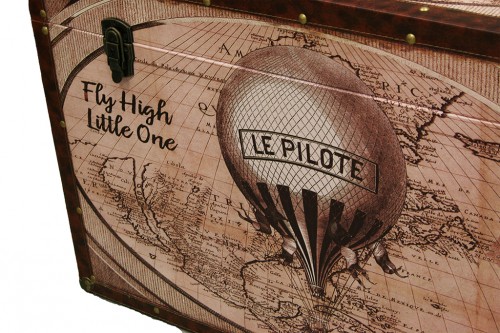 Wooden trunk decoration pilots