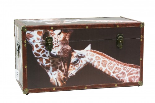 Trunk giraffe family