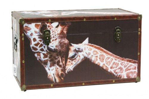 Trunk giraffe family