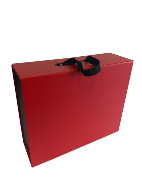 Maletin de carton rojo