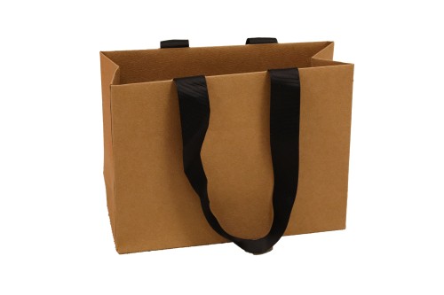 Bolsa de carton kraft con asa negra