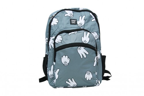 Rucksack mit grauen Handschuhen