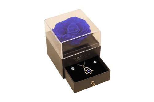 Rosa preservada azul oscuro con joyas