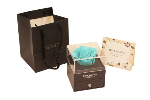 Rosa preservada azul clarito con joyas
