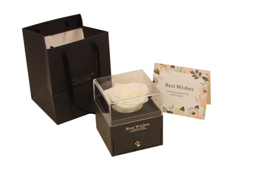 Rosa preservada con joyas blanca